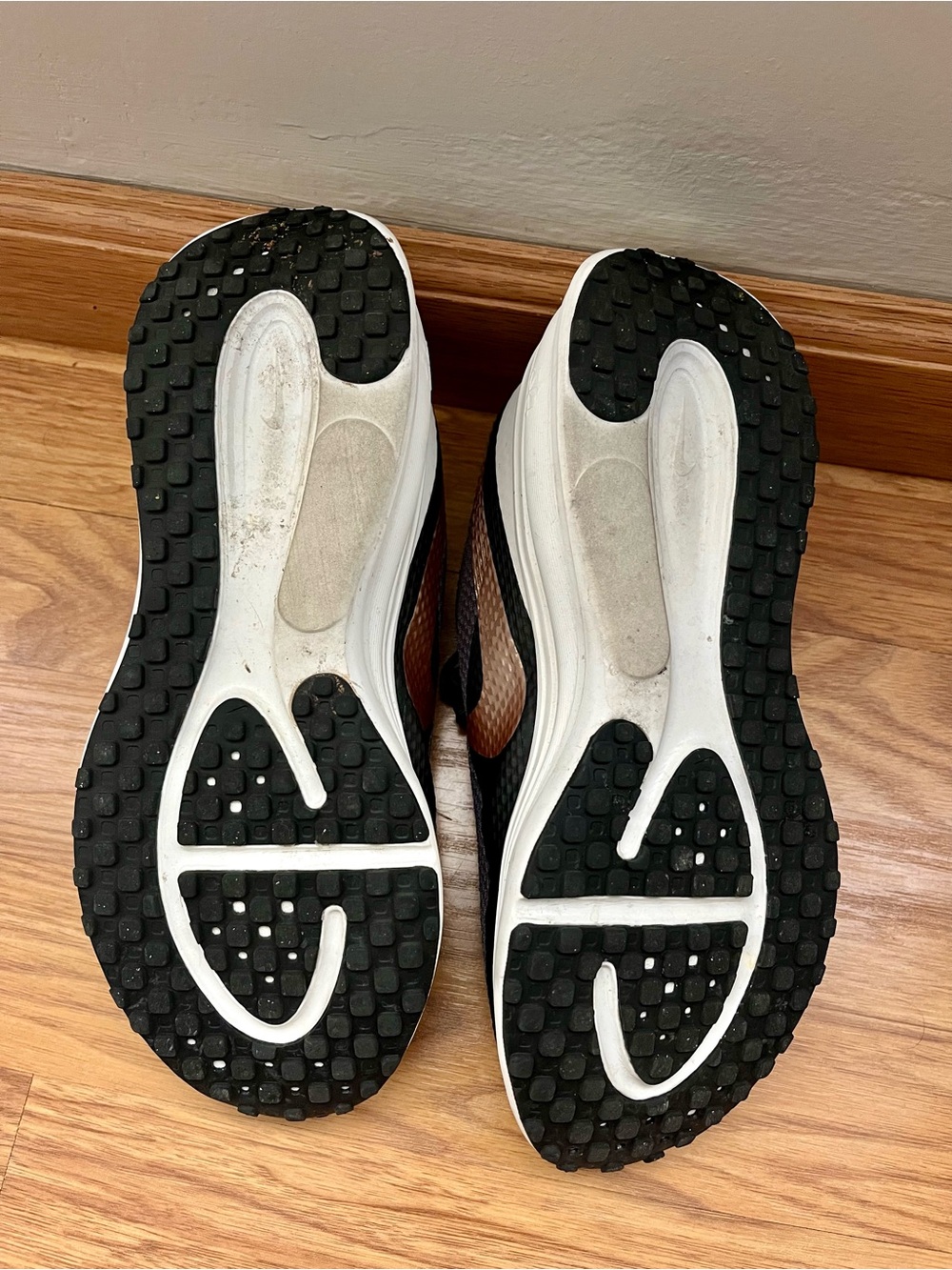 Nike Womens Running Shoes - Revolution 8 - size 7.5 - Picture 4 of 6